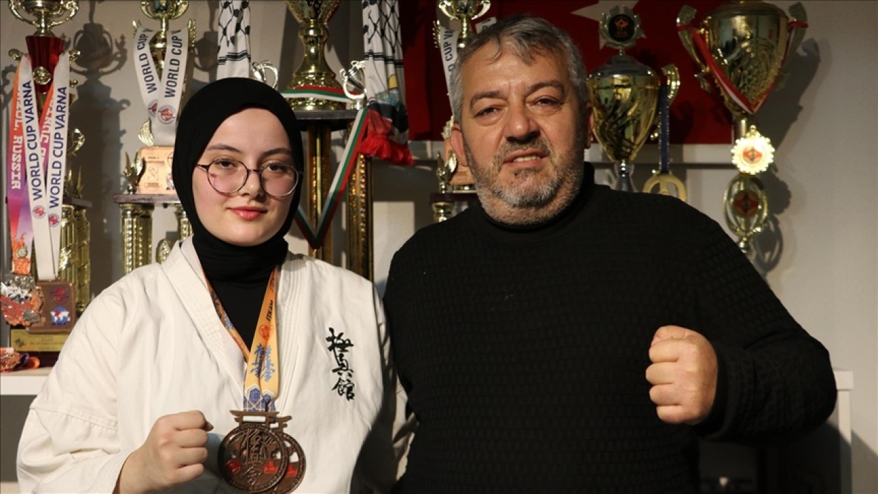 Babası öğretiyor karateci kızı madalyalar kazanıyor