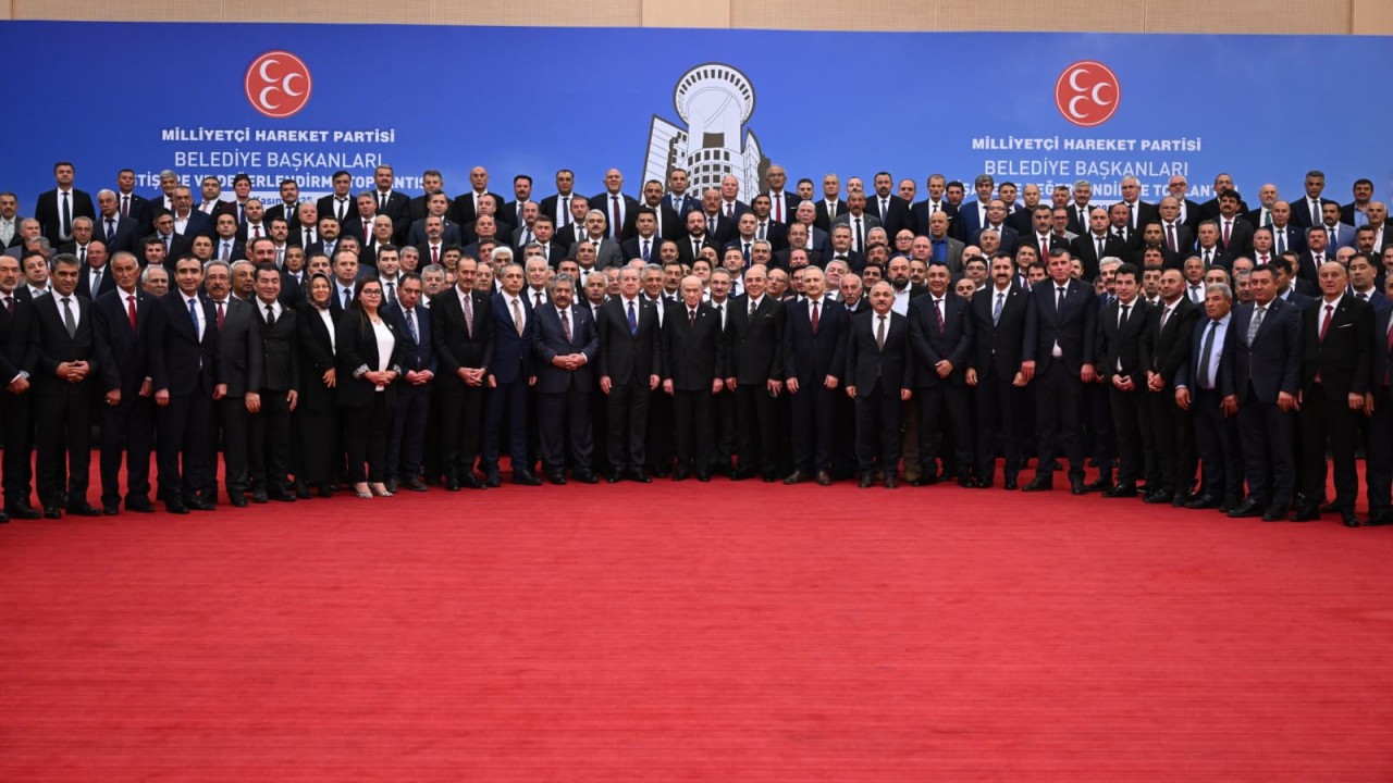 MHP Lideri Devlet Bahçeli, MHP'li belediye başkanlarıyla yemekte bir araya geldi