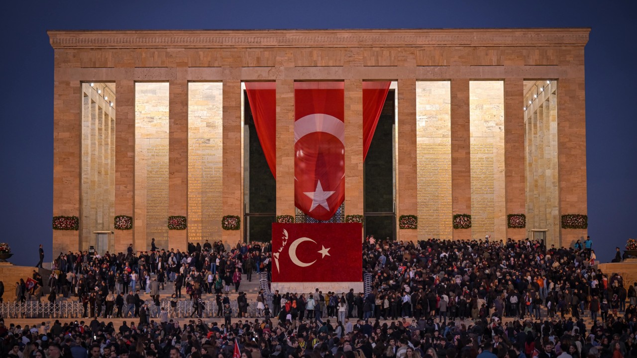 Anıtkabir'de ziyaretçi akını