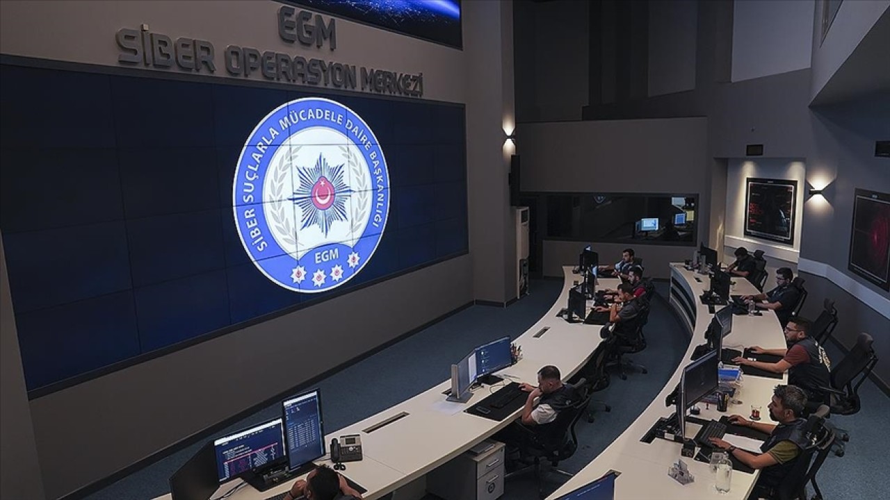 Kars’ta Cumhurbaşkanı Erdoğan’a hakaret içerikli paylaşımlarda bulunan 23 hesaba erişim engeli