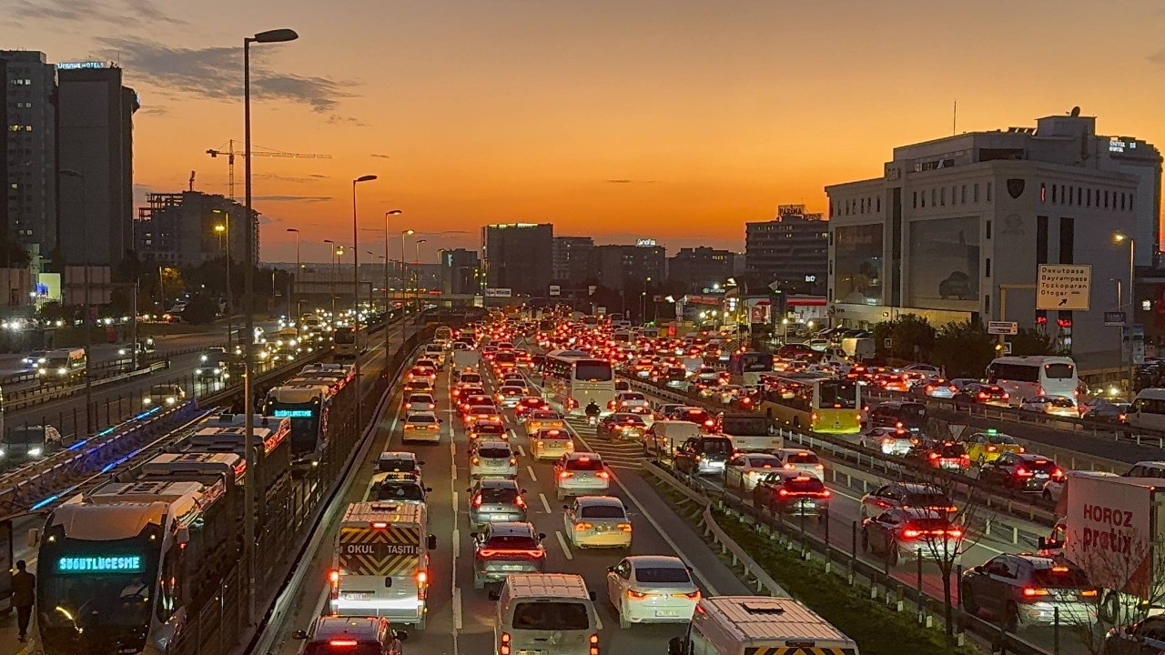 İstanbul'da trafik yoğunluğu yüzde 80'e çıktı