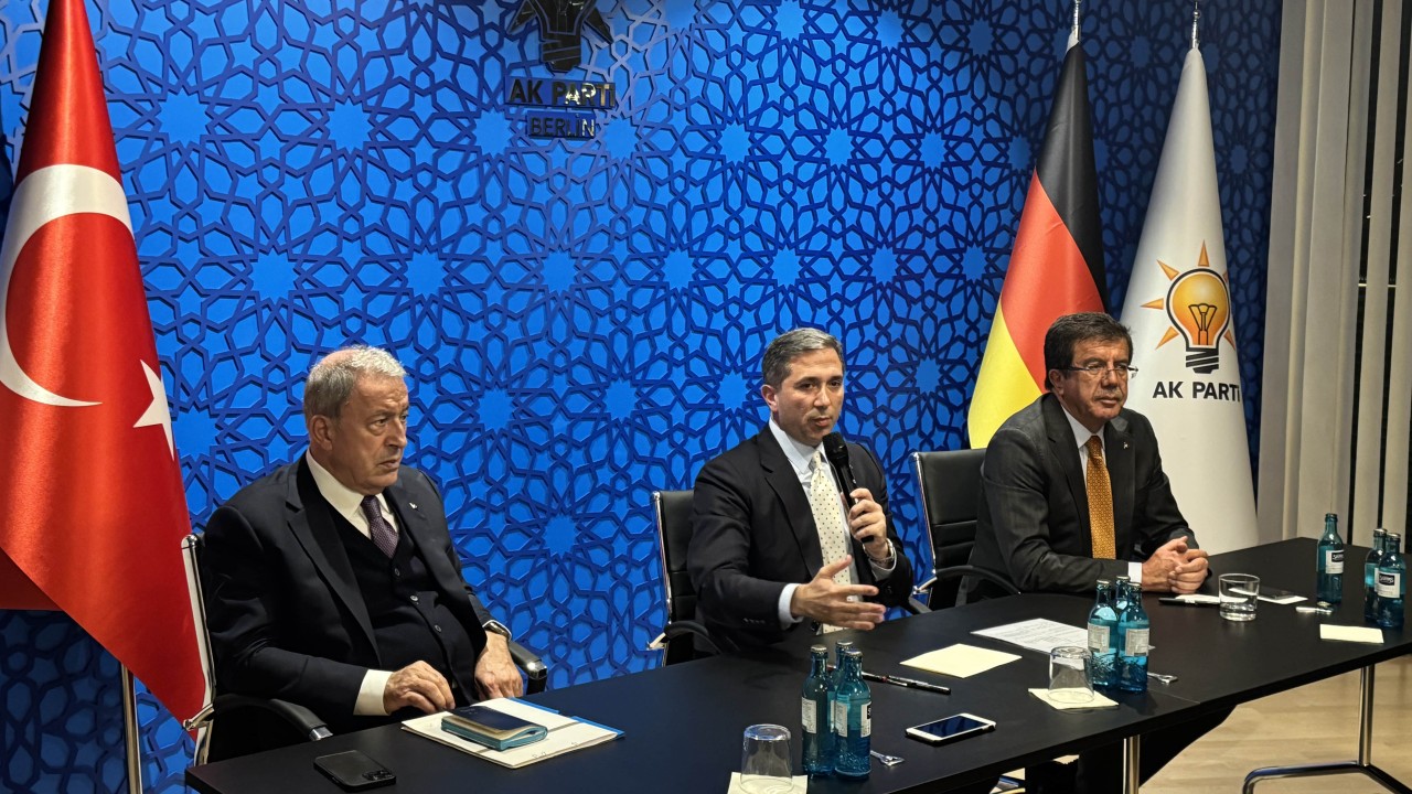 AK Parti heyeti, Almanya'daki Türk sivil toplum kuruluşlarının temsilcileriyle buluştu