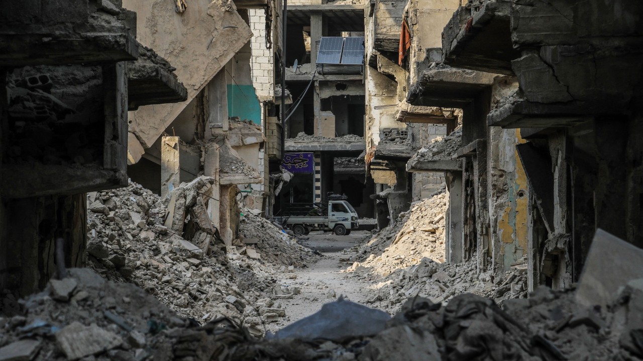 Şam'daki Yermuk Kampı'nda aileler yıkıntılar arasında günlük yaşamlarını sürdürüyor