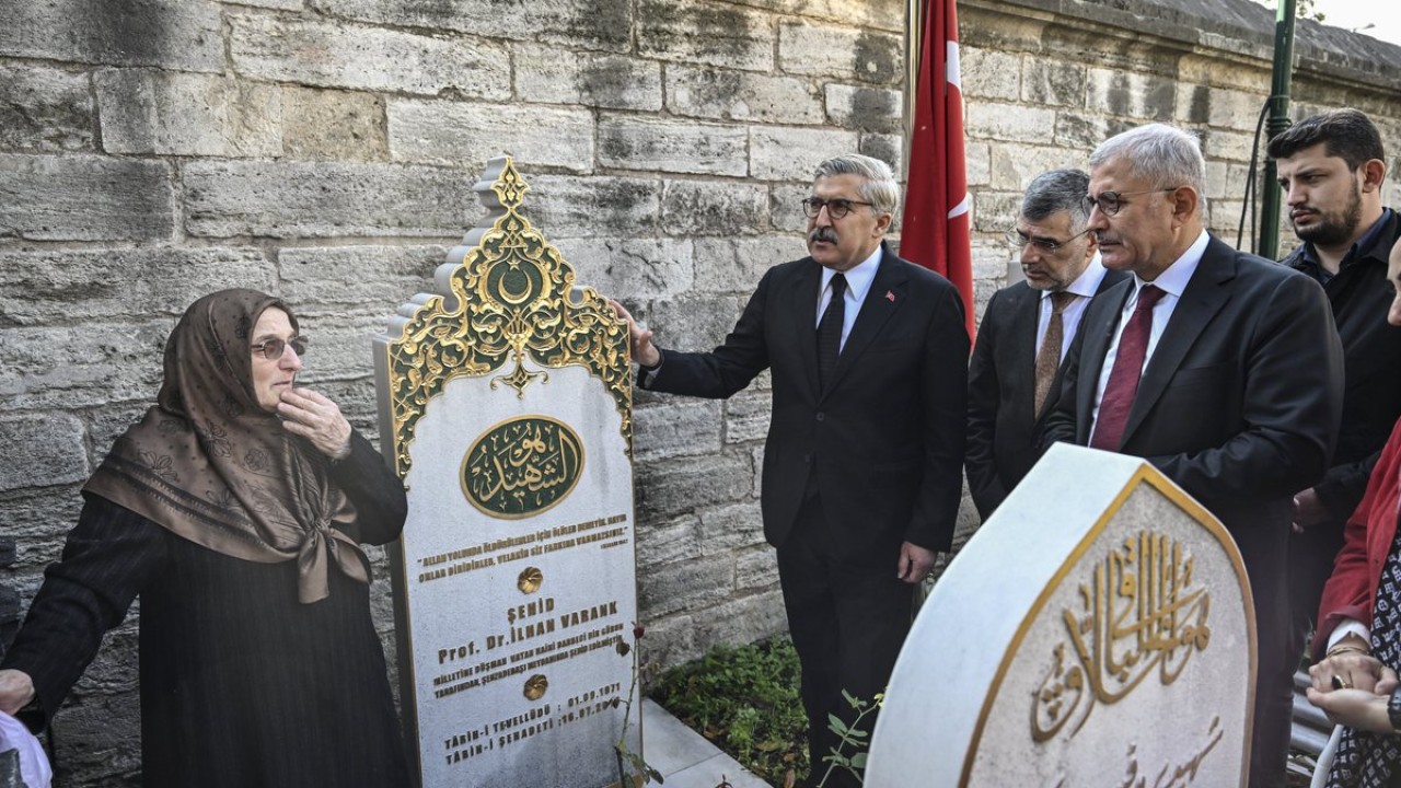 AK Parti Kültür ve Sanat Politikaları Başkanlığından Karakoç ile Varank'ın kabirlerine ziyaret