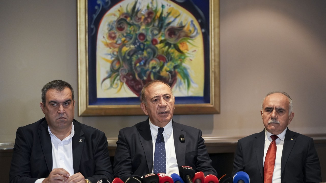 CHP İstanbul İl Yönetimine görevlendirilen Tekin, İstanbul'da basın toplantısı düzenledi