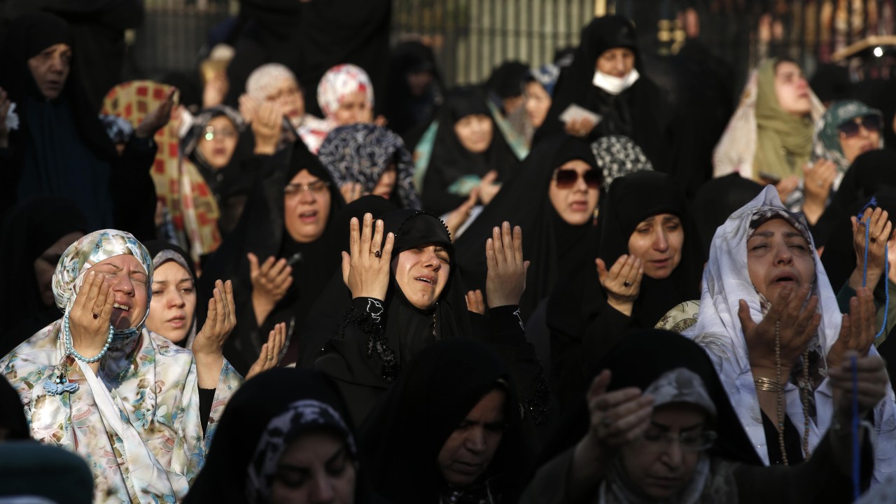 Son 60 yılın en sert kuraklığı olan Tahran’da halk, yağmur duasına çıktı