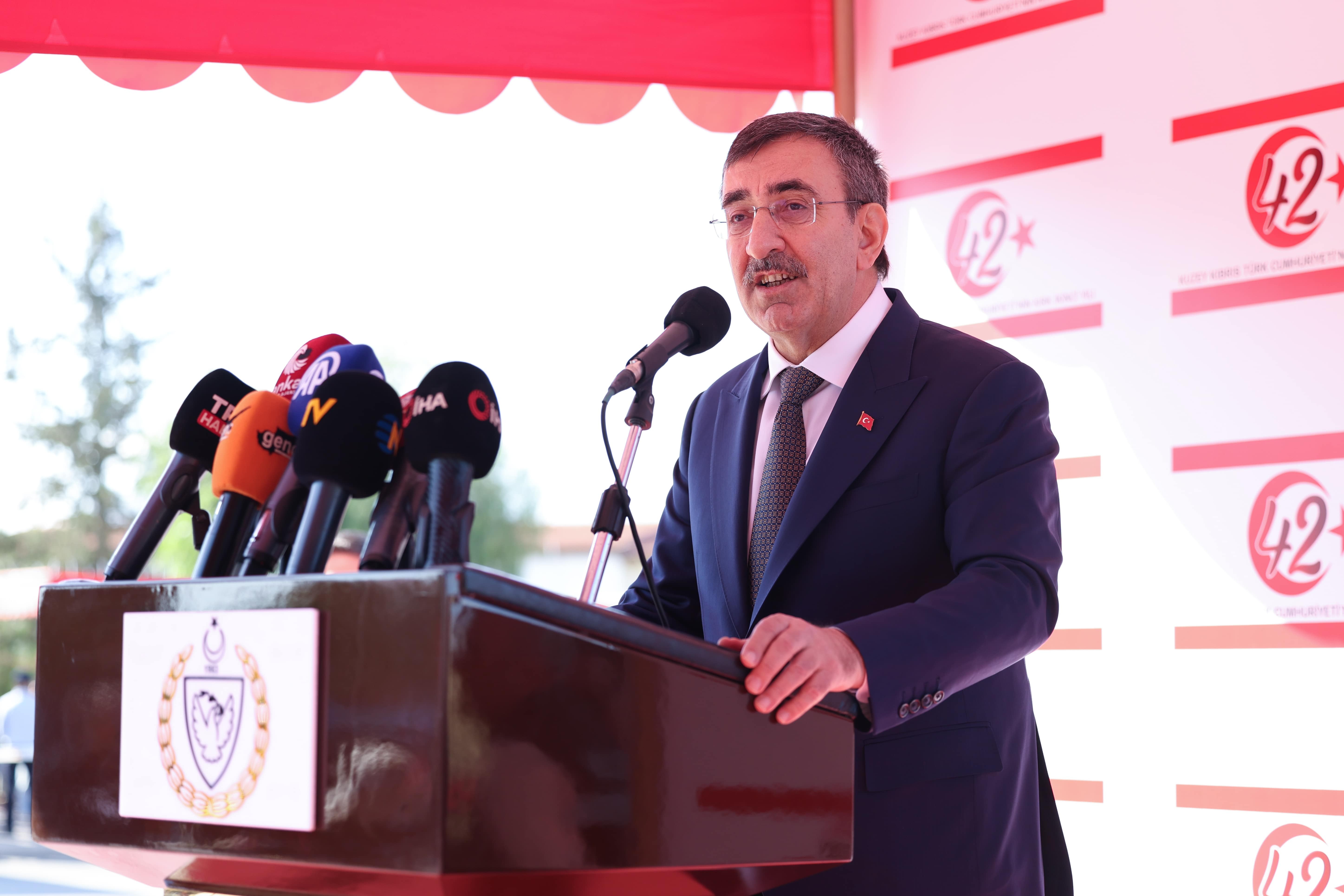 Cumhurbaşkanı Yardımcısı Yılmaz, KKTC'nin kuruluşunun 42. yıl dönümü törenine katıldı