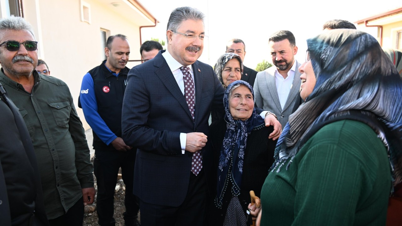 Osmaniye'de yapımı tamamlanan 12 köy evi depremzedelere teslim edildi