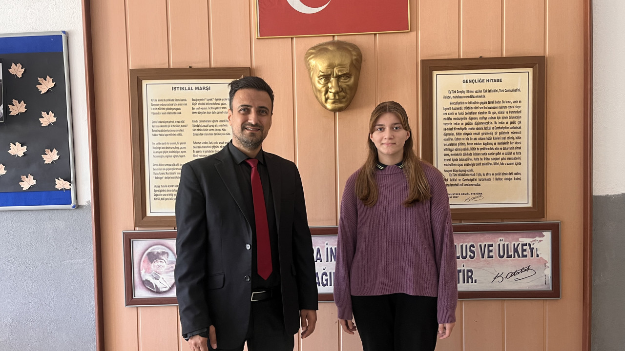 Muğla'da ortaokul öğrencisi kazandığı bursun ilk ödemesini okuluna bağışladı