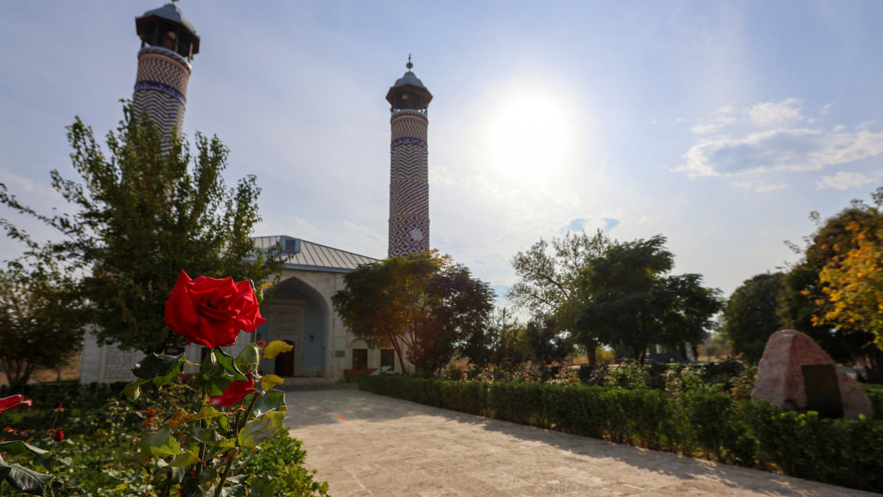 Ağdam Cuma Mescidi restorasyonun ardından yeniden ibadete açıldı
