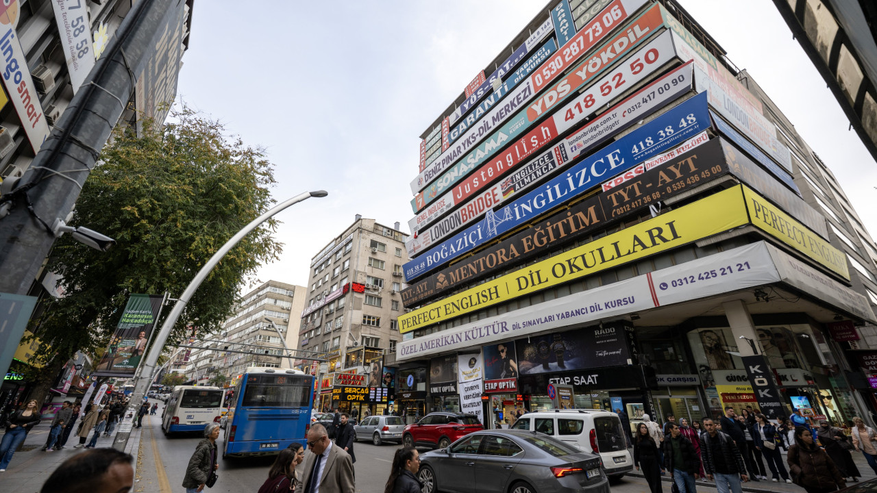 Başkentin dikkat çeken mimari yapıları ve renkli apartmanları