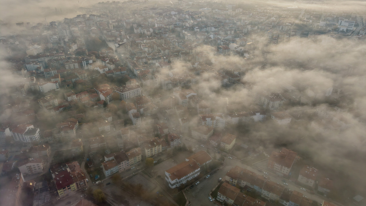 Atatürk'ün talimatıyla planlanan Taşköprü ilçesi yoğun sis altında görüntülendi
