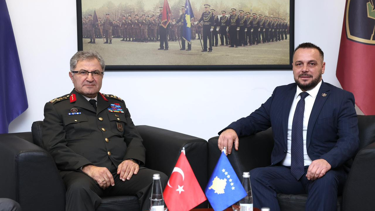 Kara Kuvvetleri Komutanı Orgeneral Tokel, Kosova Savunma Bakanı Maqedonci ile görüştü