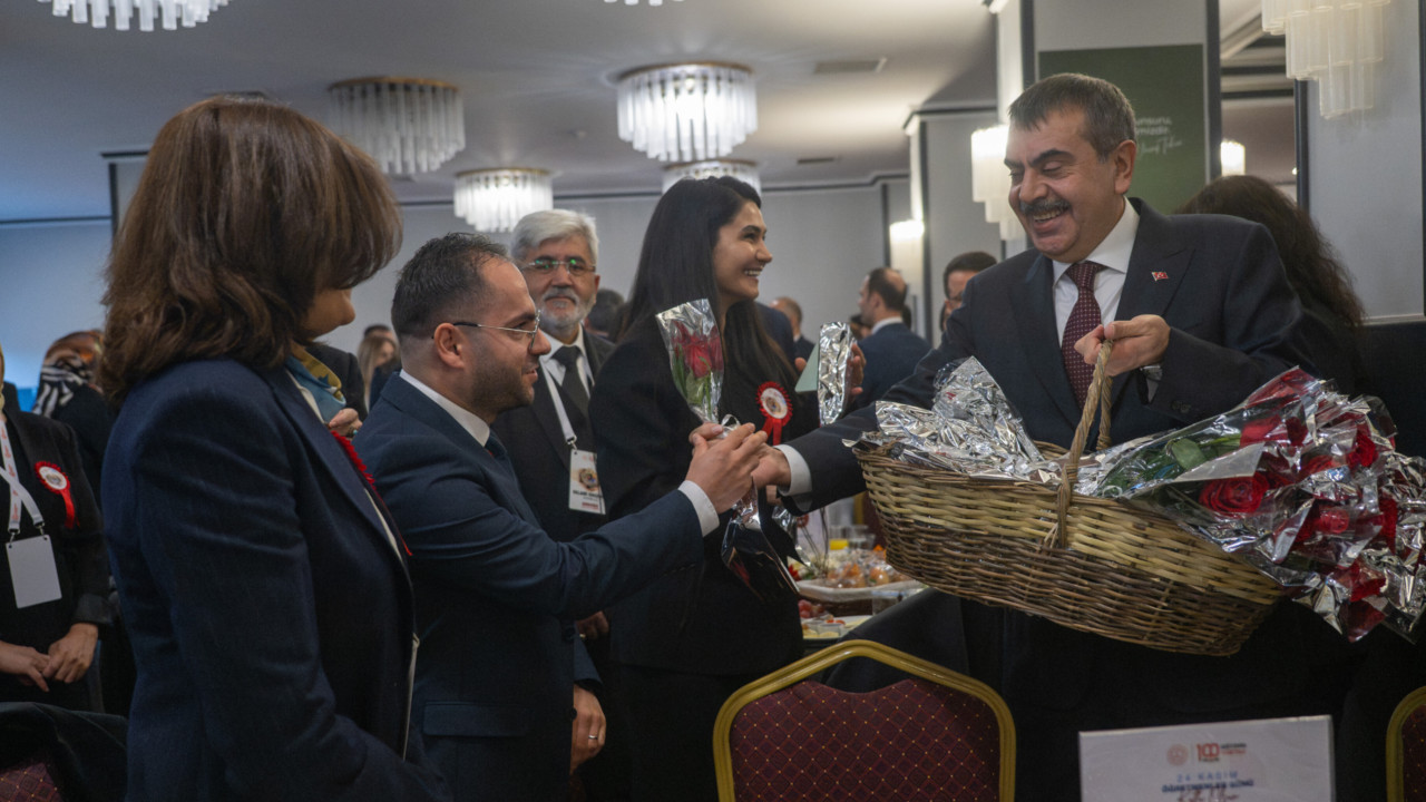 Bakan Tekin, 24 Kasım etkinlikleri kapsamında 81 ilden gelen öğretmenlerle buluştu