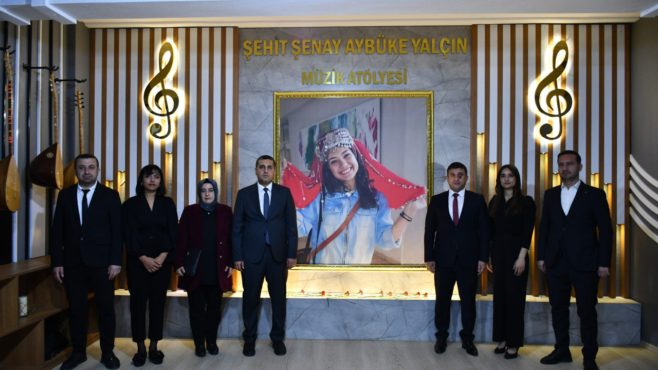 Şehit öğretmen Şenay Aybüke Yalçın "Öğretmenler Günü"nde görev yaptığı okulda anıldı