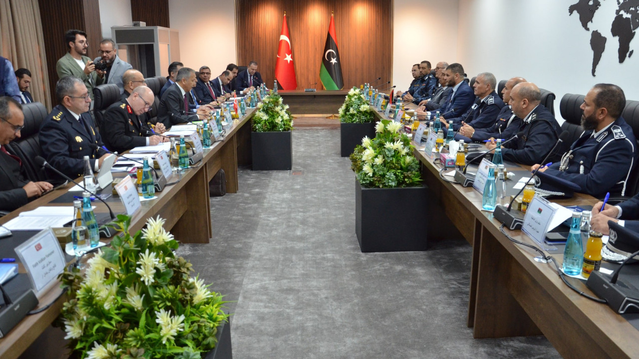 Bakan Yerlikaya, Trablus'ta Başbakan Dibeybe ve İçişleri Bakanı Trablusi ile görüştü