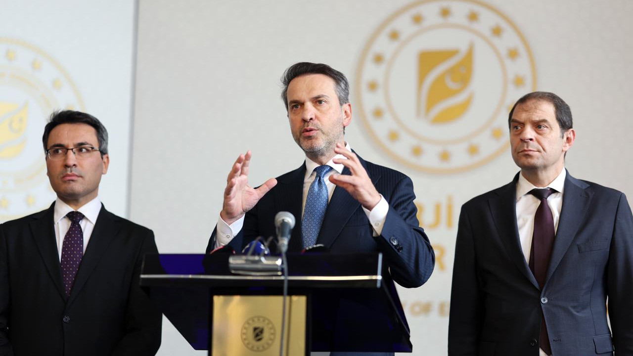 Bakan Bayraktar, YEKA-GES 2025 yarışmalarının 400 milyon dolarlık yatırıma karşılık geldiğini bildirdi