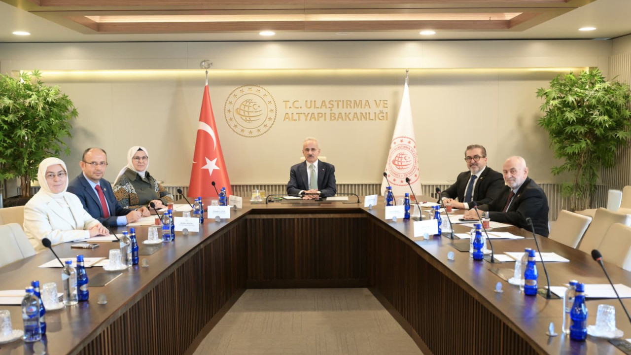 Bakan Uraloğlu, TBMM Çocuk Hakları Alt Komisyon heyetiyle bir araya geldi