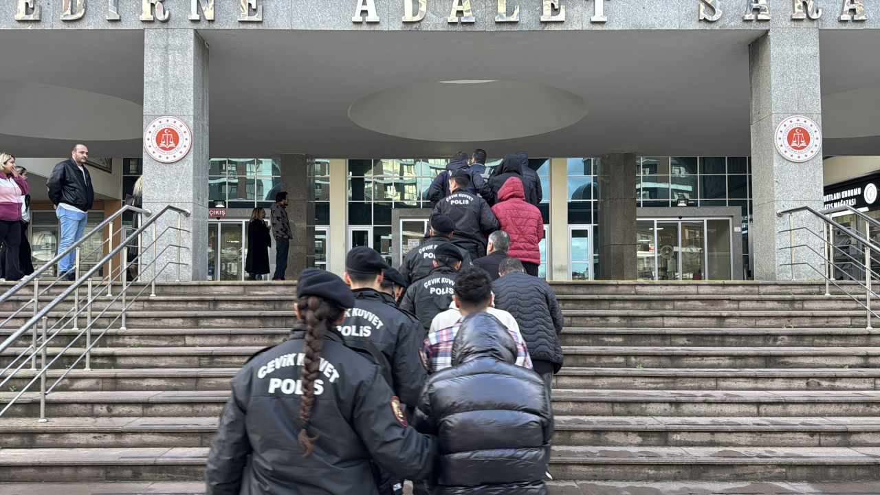 Edirne merkezli yasa dışı bahis operasyonunda gözaltına alınan şüpheliler adliyede