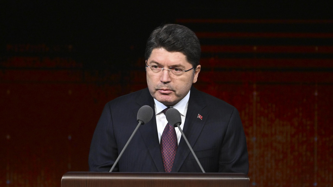 Bakan Tunç: Hakim ve savcılarımızı hedef gösteren hiçbir girişim 'ifade özgürlüğü' perdesiyle haklı gösterilemez