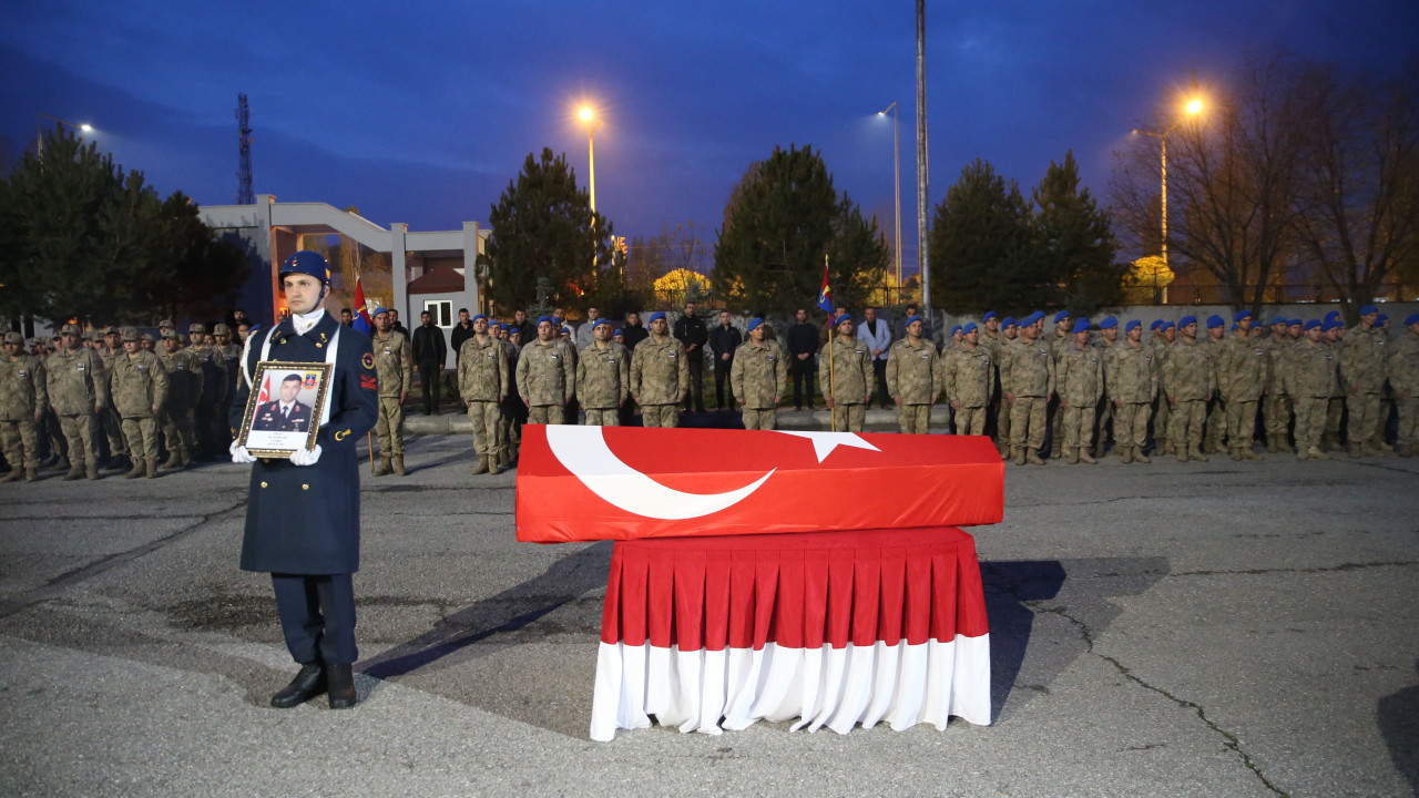 Korkut İlçe Jandarma Komutanı Üsteğmen Ali Kablan silah kazasında hayatını kaybetti