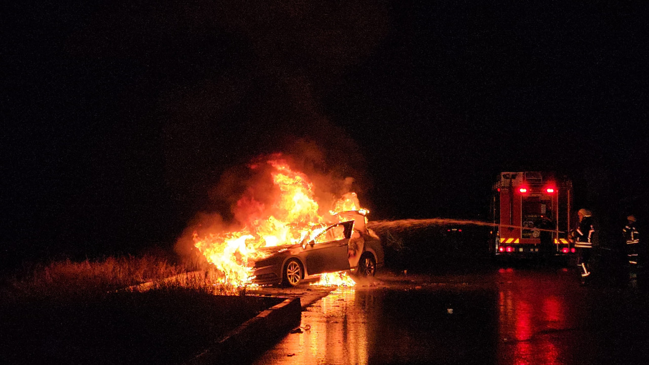 Çorum'da yanan otomobil kullanılamaz hale geldi
