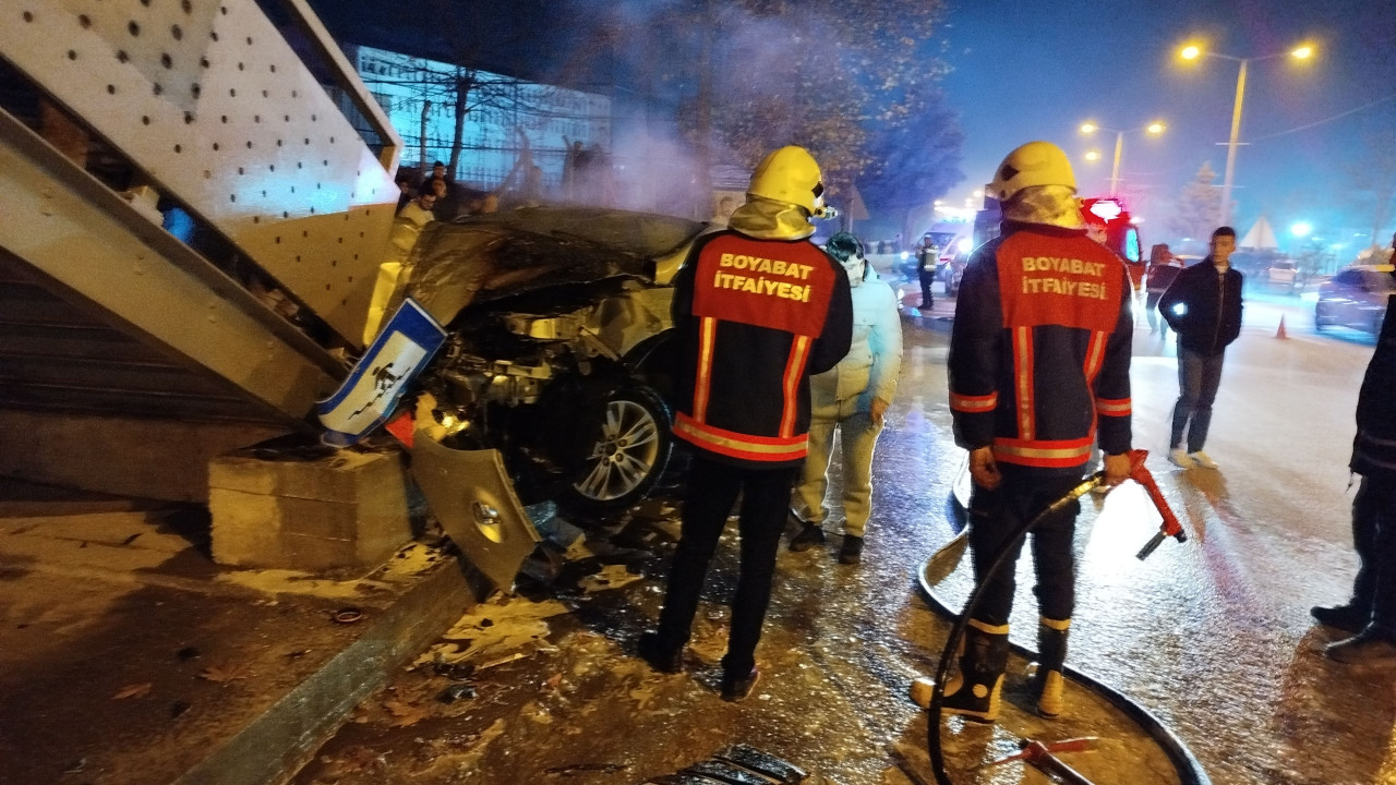 Sinop'ta kaza yapan otomobildeki 4 kişi yaralandı