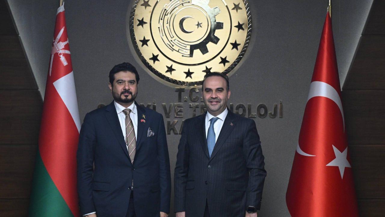 Bakan Kacır, Umman Ticaret, Sanayi ve Yatırım Teşvik Bakanı Yousef ile görüştü