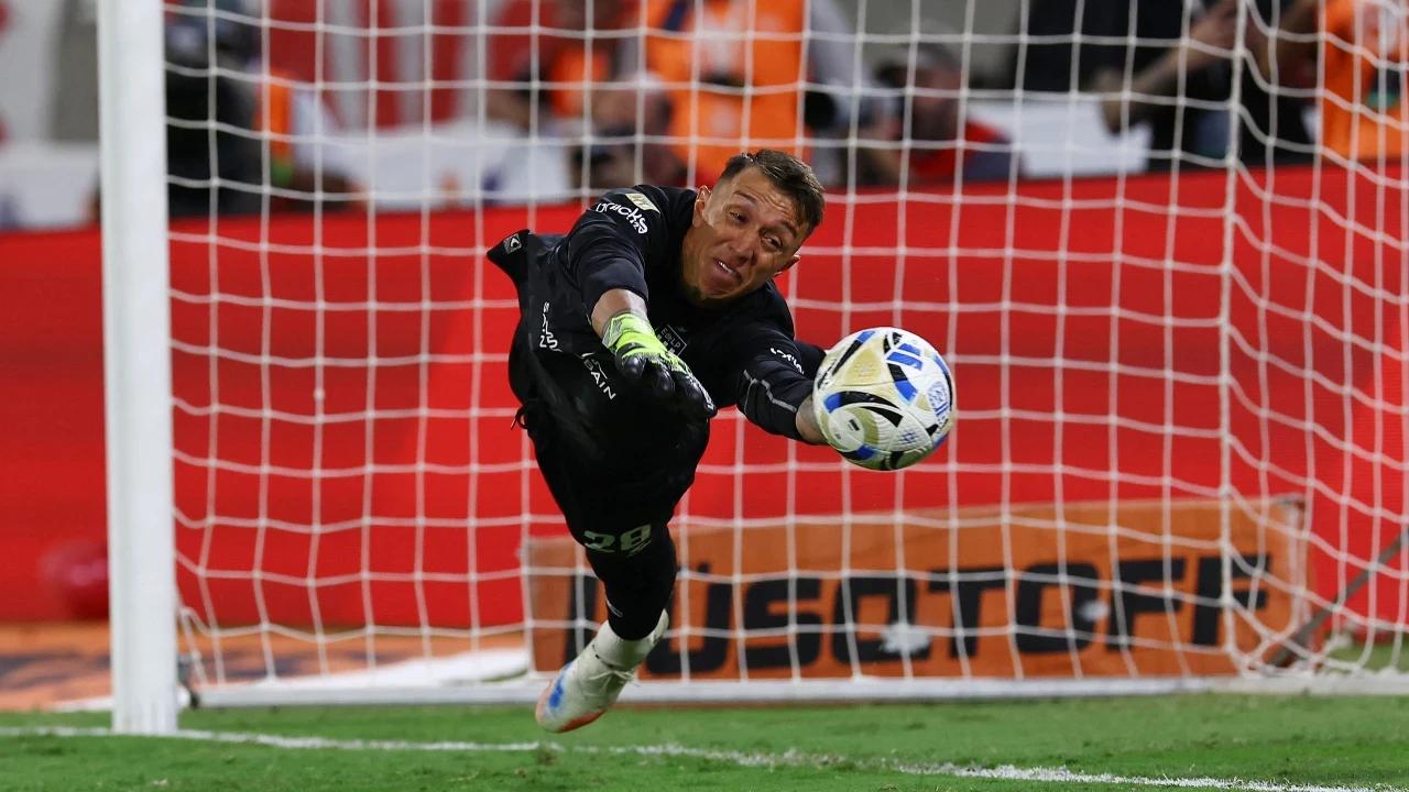 Arjantin'de Fernando Muslera ve Jose Sosa, bir haftada ikinci kupasını kazandı