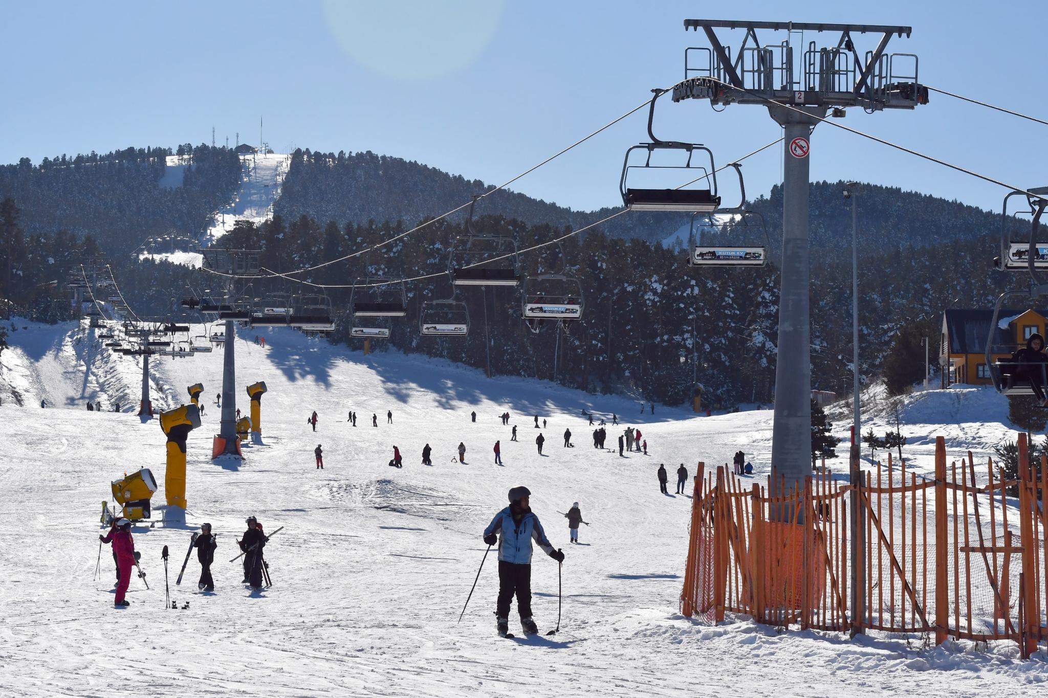 Sarıkamış Kayak Merkezi'nde hafta sonu yoğunluğu