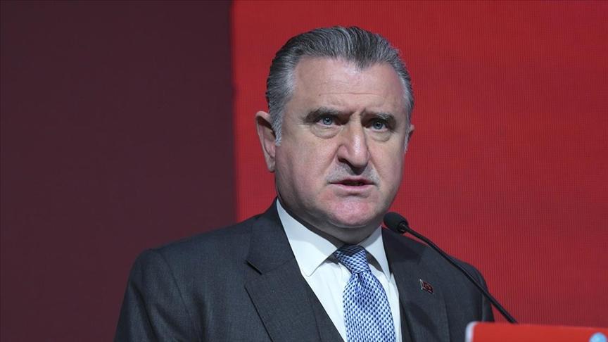 Bakan Bak, FIBA Onur Listesi'ne layık görülen Hidayet Türkoğlu'nu tebrik etti