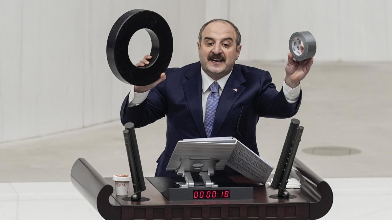 AK Parti'li Varank: Sayın Özel'in vaatleri Binbir Gece Masalları'nı aratmıyor