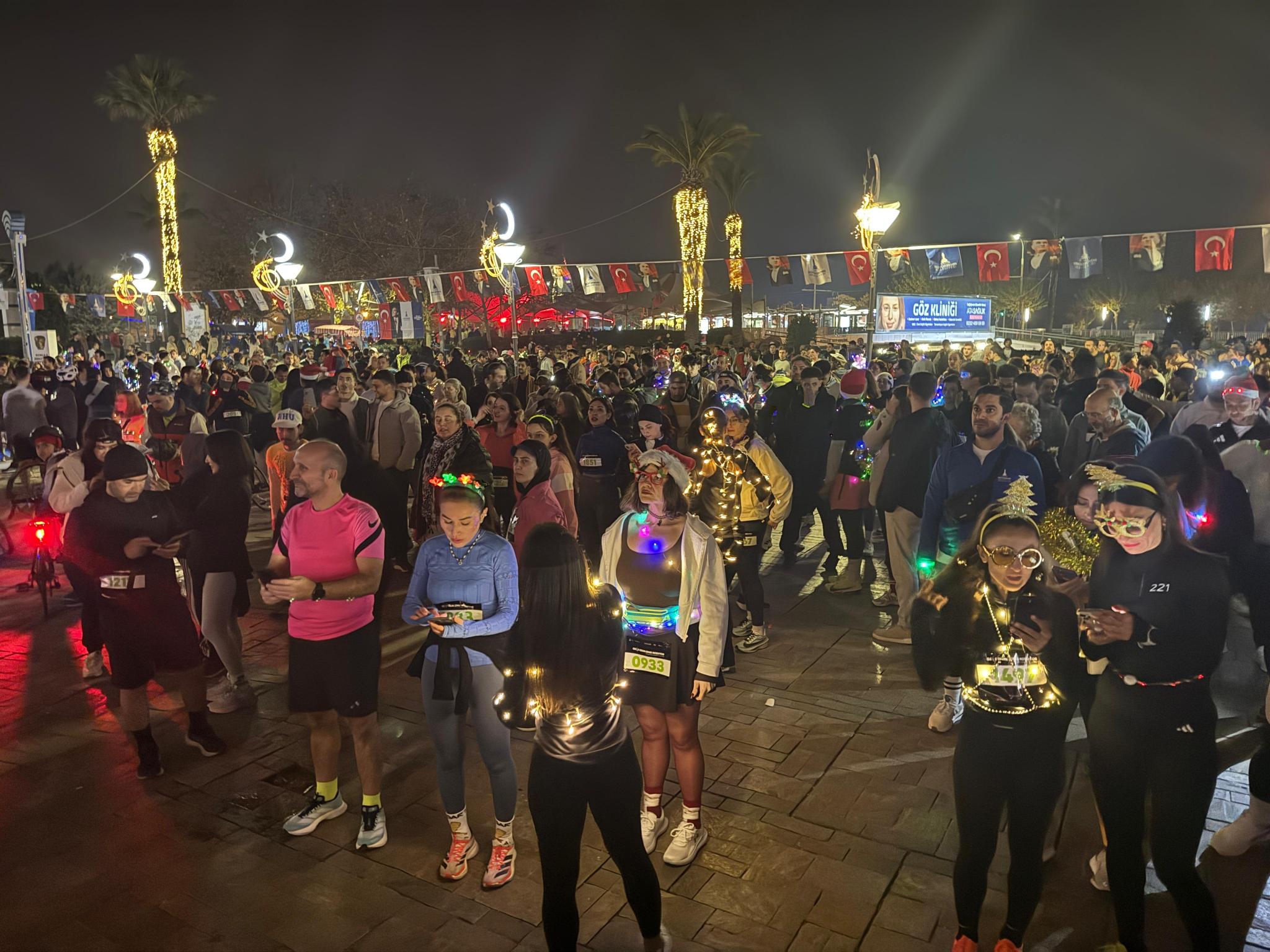 İzmir'de "en uzun gece" koşusu düzenlendi
