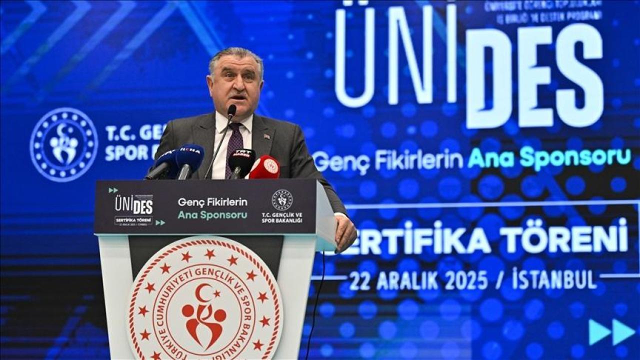 Bakan  Bak, ÜNİDES'in programına katıldı