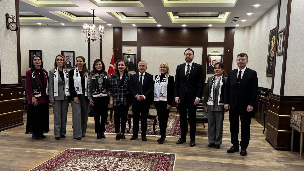 Beşiktaş Kulübünün "İyiliğe Kanat Aç Projesi" kapsamında Elazığ'a gelen heyet, ziyaretlerini sürdürdü