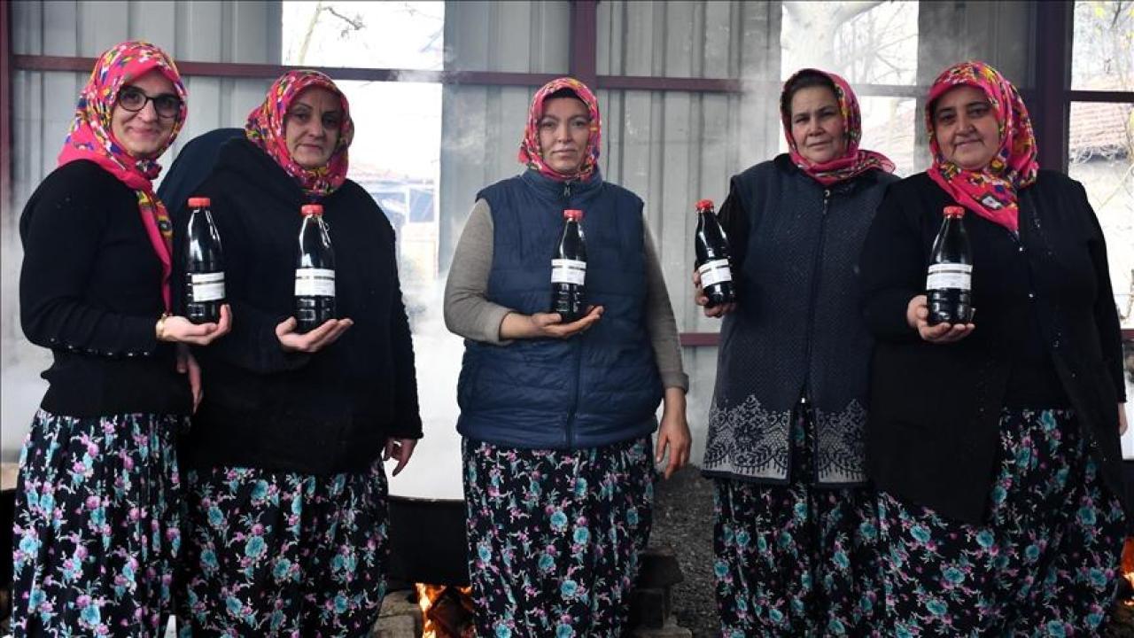 Kooperatifleşen kadınlar el emeklerini kendi markalarıyla pazarlıyor