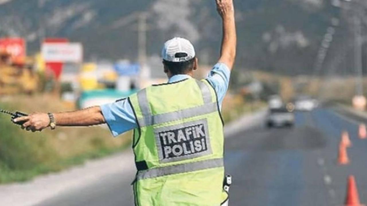 Erzurum'da "dur" ihtarına uymayan ehliyetsiz sürücüye 42 bin lira ceza