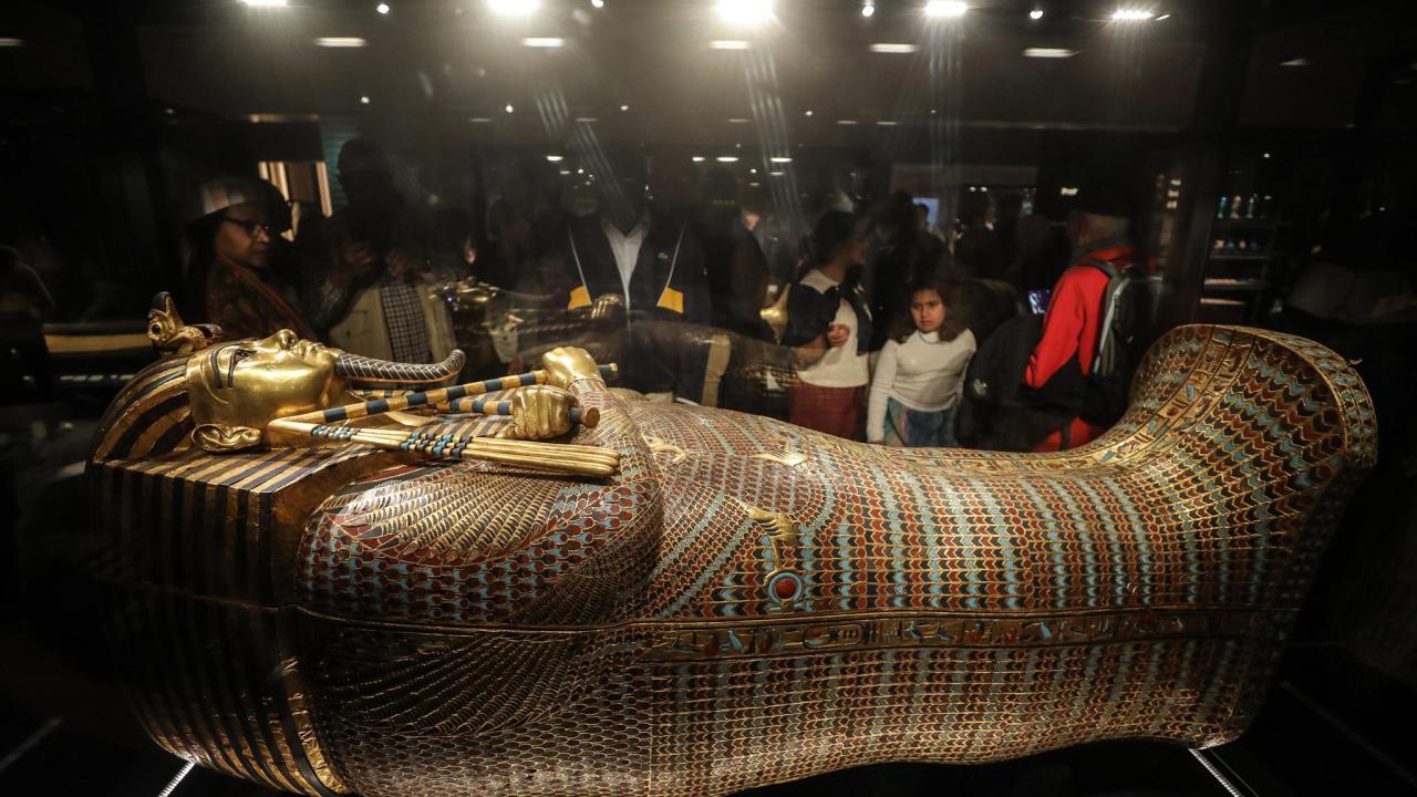 Antik çağa ışık tutan Büyük Mısır Müzesi ziyaretçi akınına uğruyor