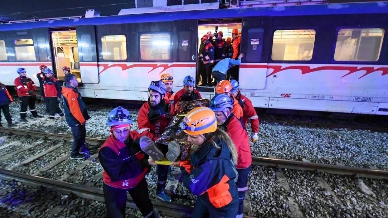 İZBAN İstasyonu’nda Deprem Senaryosu Sahada Uygulandı