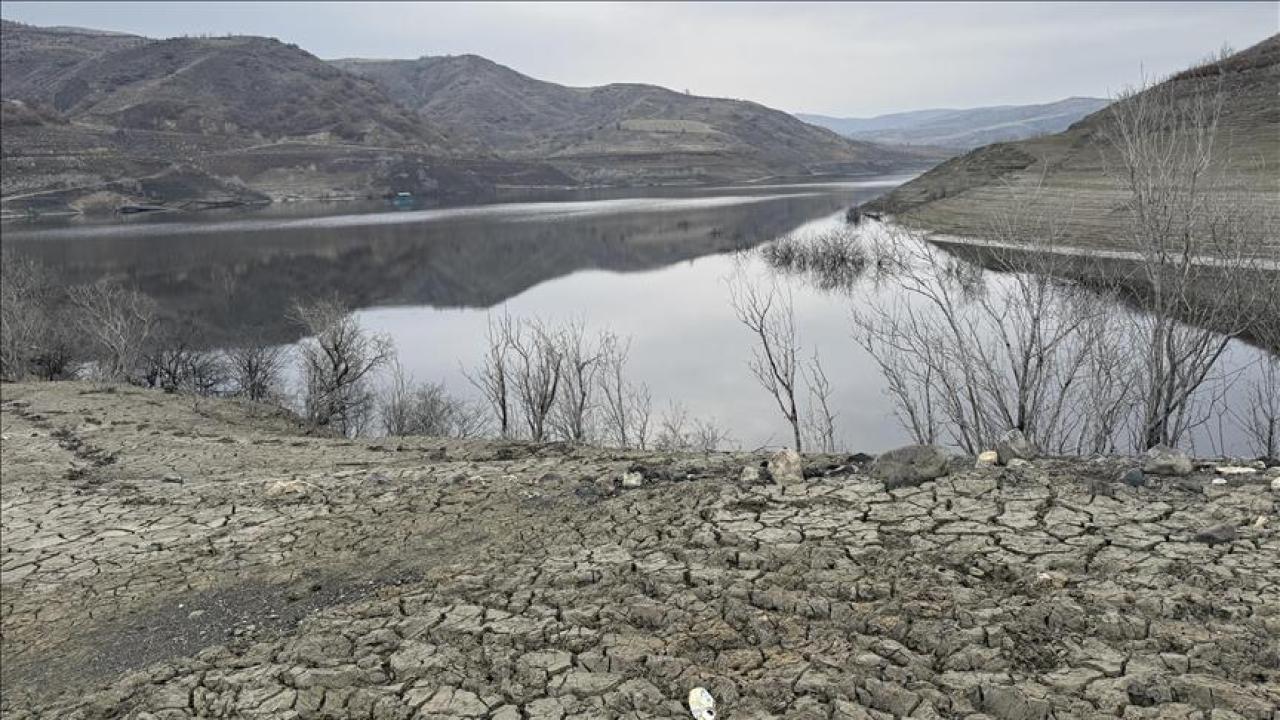Yozgat'ın içme suyunu karşılayan Musabeyli Cemil Çiçek Barajı'ndaki su kritik seviyeye geriledi