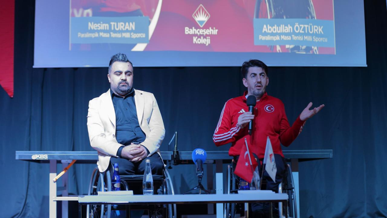 Milli para masa tenisçiler Abdullah Öztürk ve Nesim Turan, Çorum'da öğrencilerle buluştu