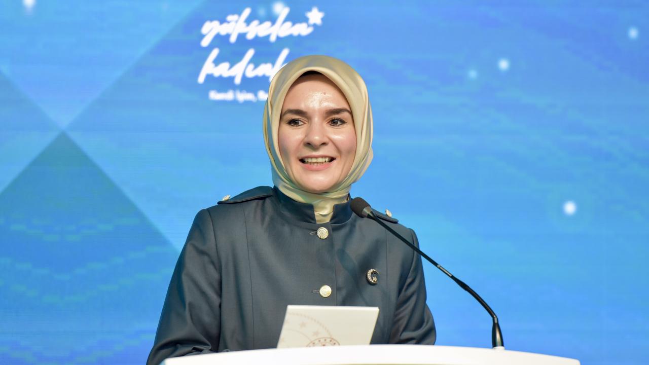 Bakan Göktaş, Antalya'da "Yükselen Kadınlar" programına katıldı