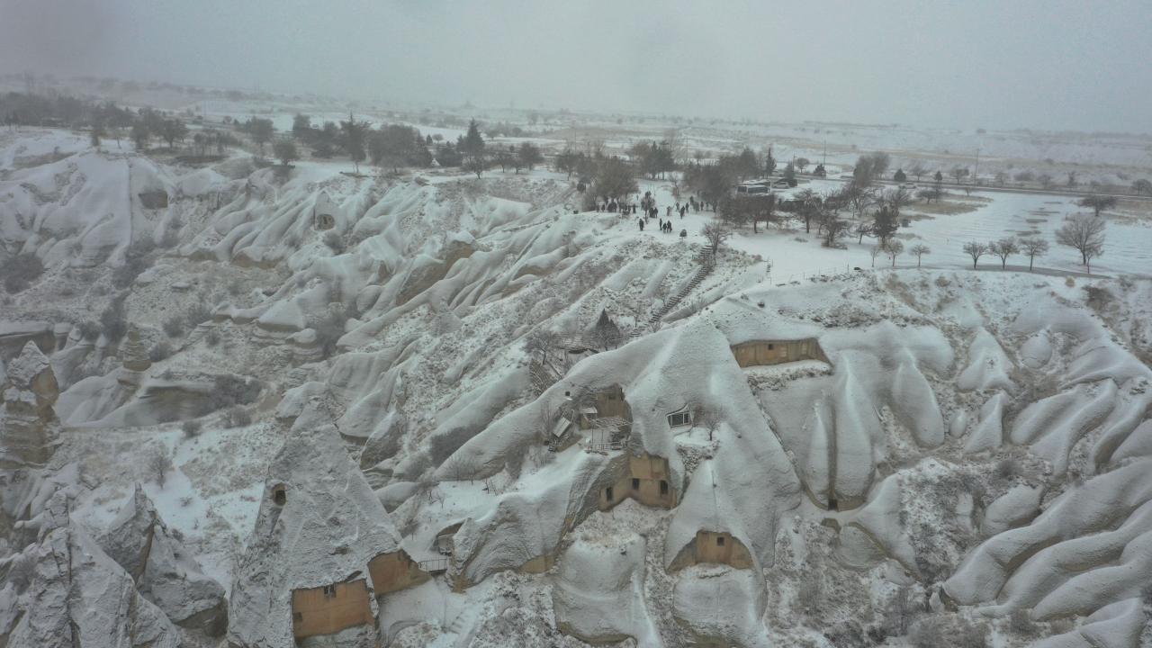Kapadokya'da kar yağışı etkili oldu