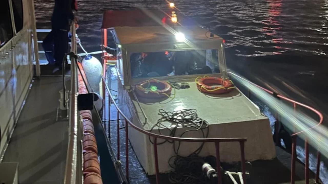 Beşiktaş önlerinde arızalanan tekne kurtarıldı