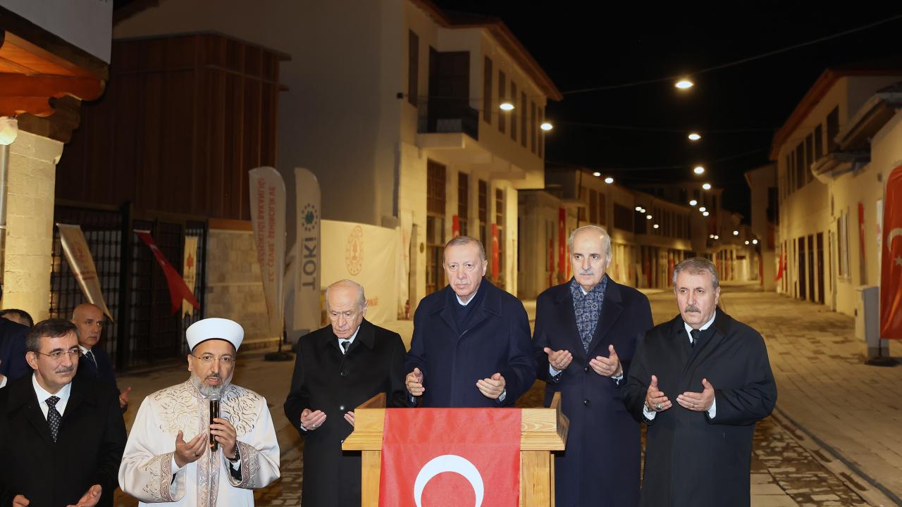 Cumhurbaşkanı Erdoğan, Hatay'daki Kurtuluş Caddesi'nin yeniden ışıklandırılması törenine katıldı