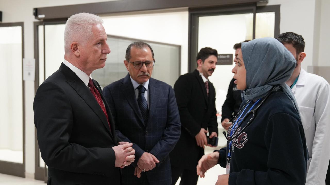 İstanbul Valisi Gül, Esenyurt'taki kazada yaralananları tedavi gördükleri hastanelerde ziyaret etti