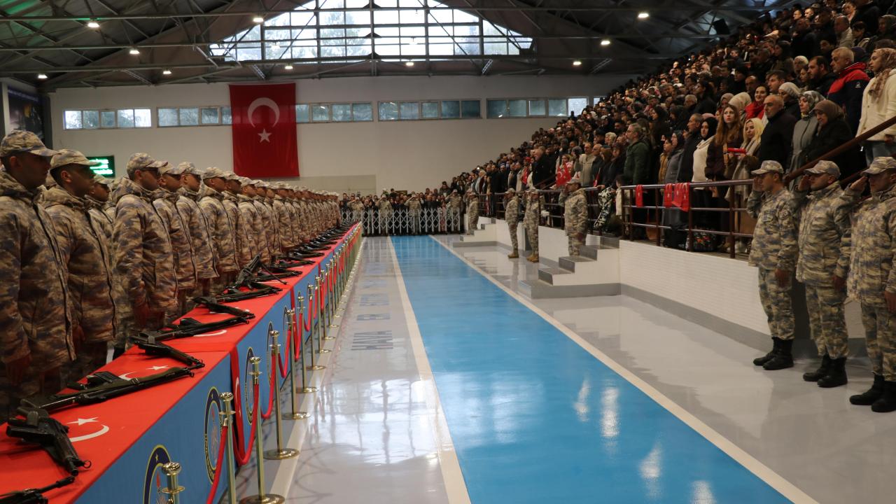 Kütahya'da eğitimlerini tamamlayan yükümlü erler yemin etti