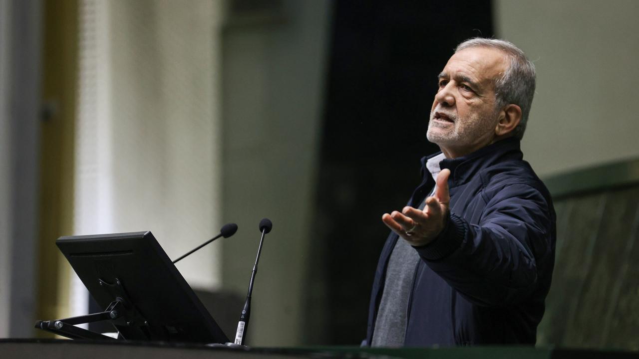 İran Cumhurbaşkanı Pezeşkiyan, müesses nizamı halkın ekonomik sorunlarını çözmemekle suçladı