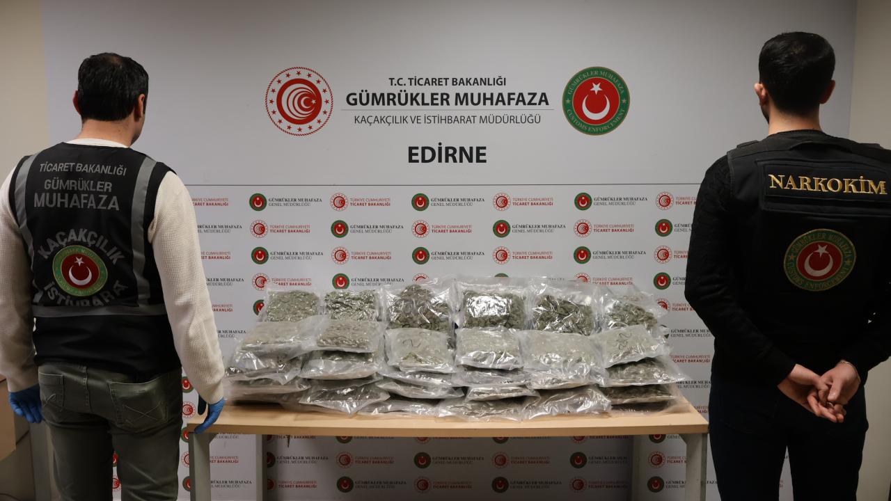 Gümrükler Muhafaza ekipleri zehir tacirlerine göz açtırmıyor