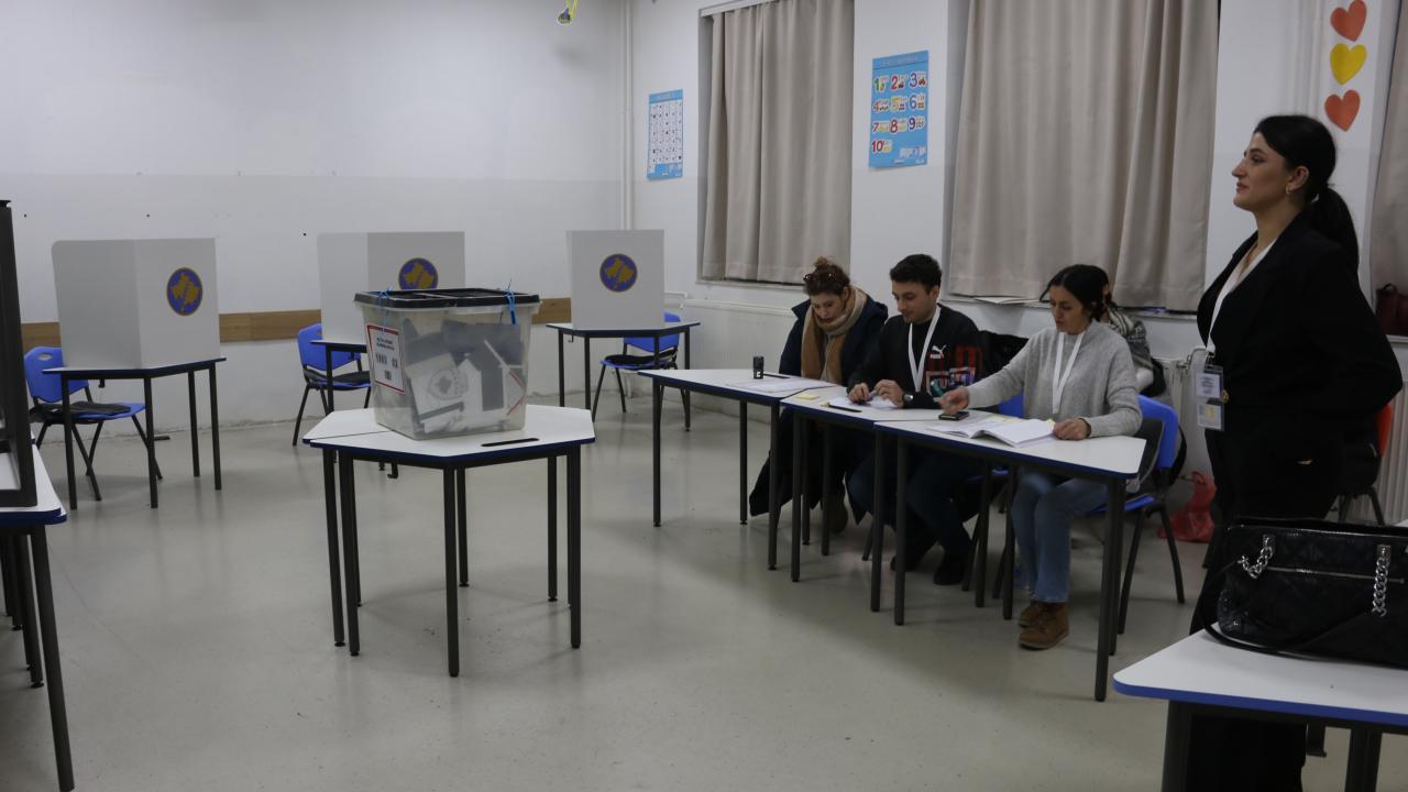 Kosova'da erken genel seçimde oy verme işlemi sona erdi